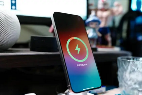 莲花苹果15换屏服务分享用什么充电器给iPhone15充电更好 